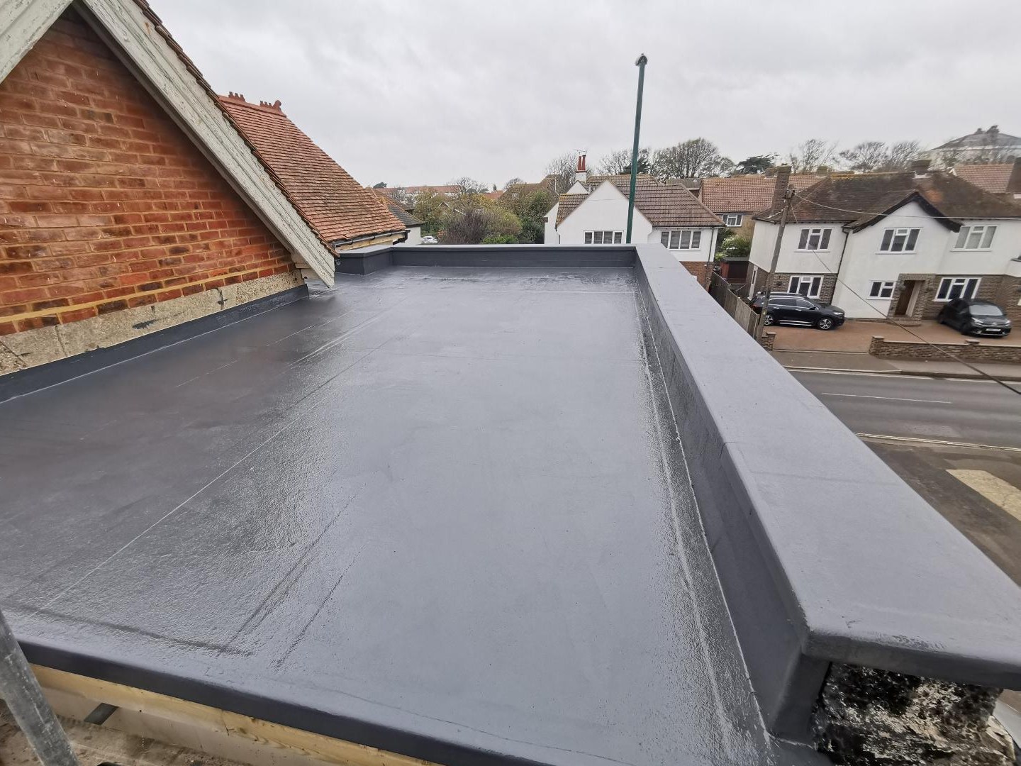 Coated parapet and fall on the finished flat roof