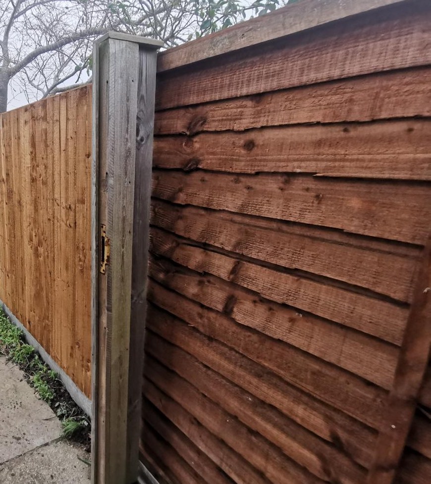 Close-board and a concrete post, close up